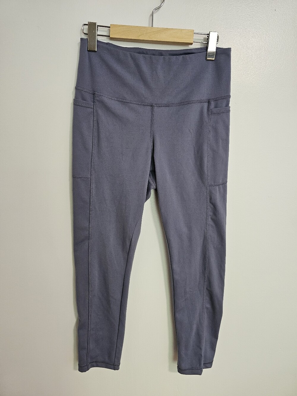 Danskin Leggings With Pockets Purple Size Medium Cropped Lenght